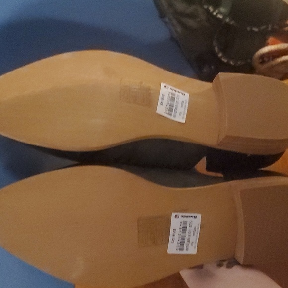 Shoes - Picture 2 of 3